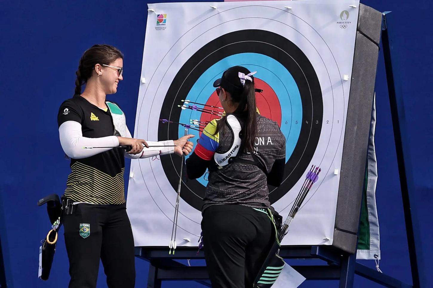 Na estreia do Brasil em Paris 2024, Ana Luiza Caetano bate recorde pessoal na fase classificatória do tiro com arco