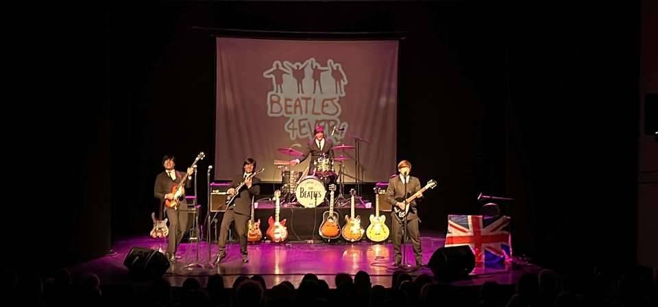 Teatro Municipal de Santo André recebe peça Divertidamente, tributo aos Beatles e stand-up
