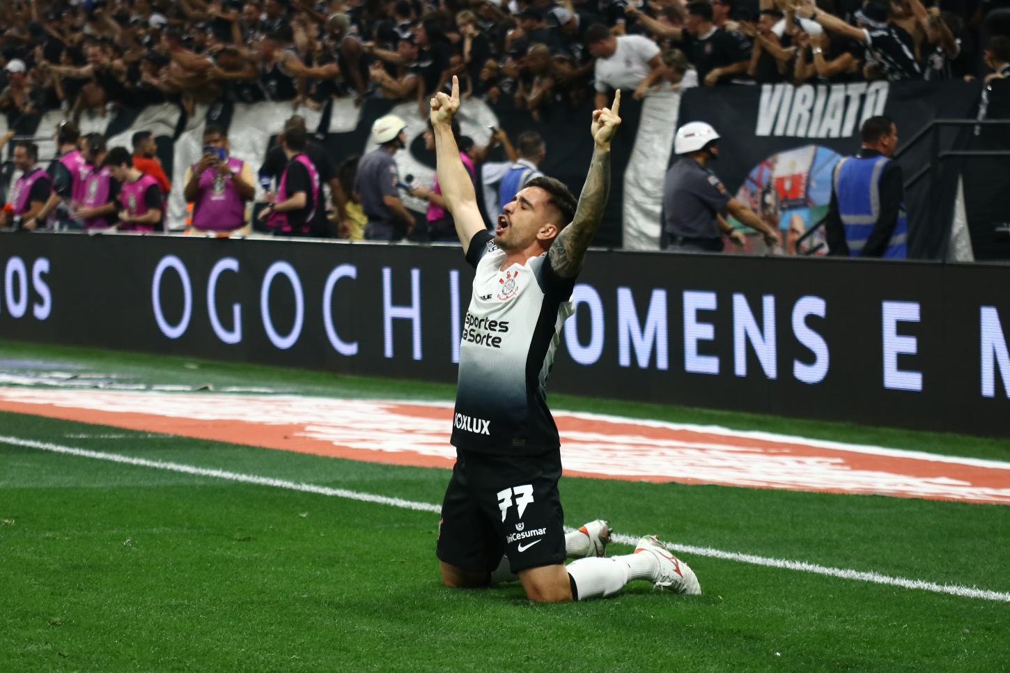 Com a tradicional raça, Corinthians avança na Copa do Brasil