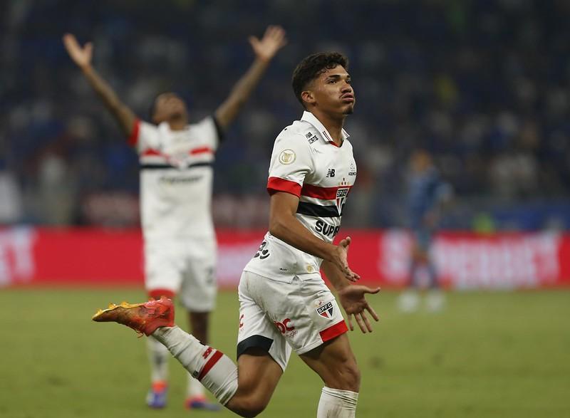 São Paulo volta a vencer jogando bem em Minas Gerais
