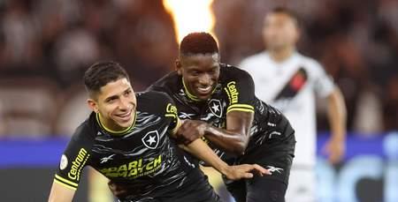 Botafogo vence bem o Vasco e abre vantagem na liderança