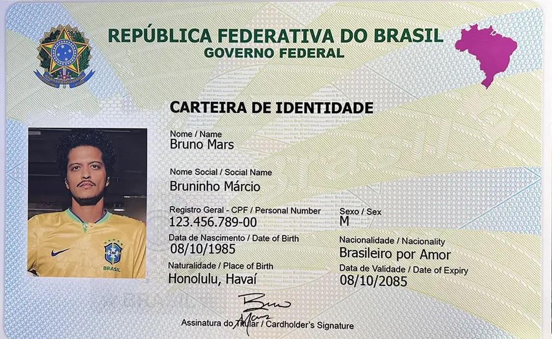 Bruno Mars ganha Carteira de Identidade Nacional gigante em show de BH