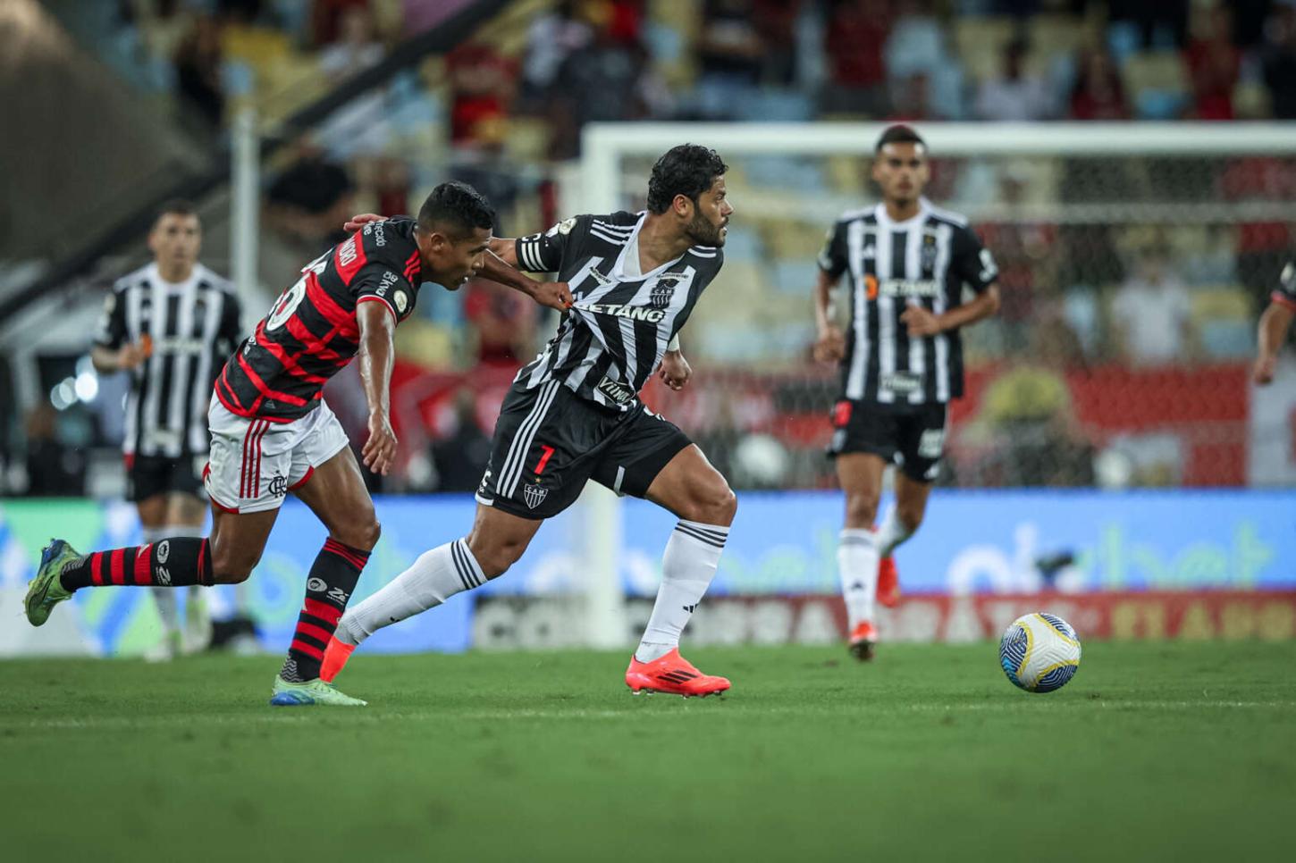 Flamengo e Galo voltam a se enfrentar e empatam no Rio