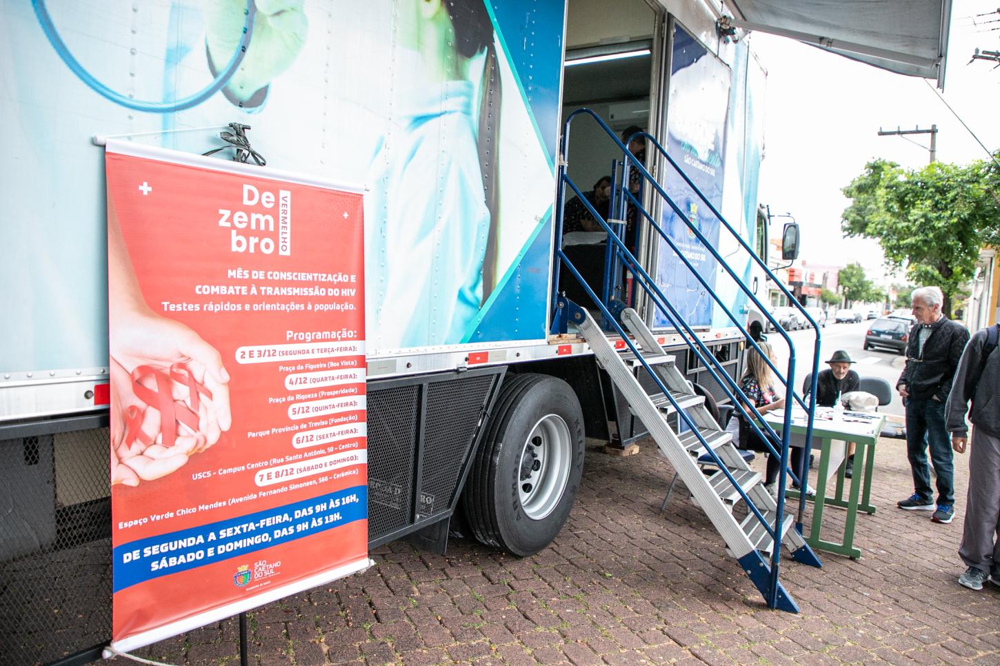 São Caetano realizou 177 testes rápidos de HIV em carreta itinerante durante o Dezembro Vermelho