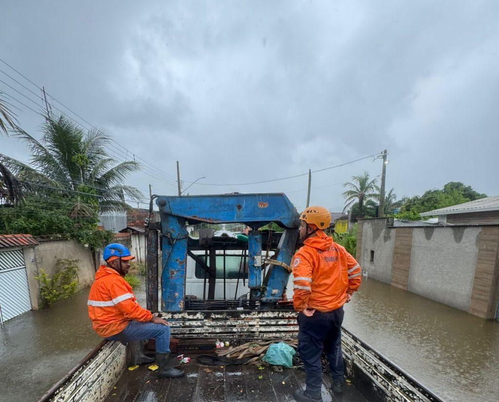 Governo de SP envia ajuda humanitária para vítimas da chuva em Peruíbe