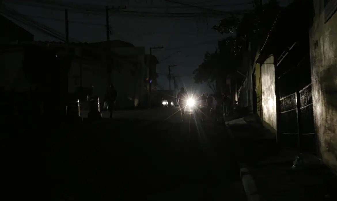 Procon-SP notifica Enel por interrupção prolongada de energia elétrica