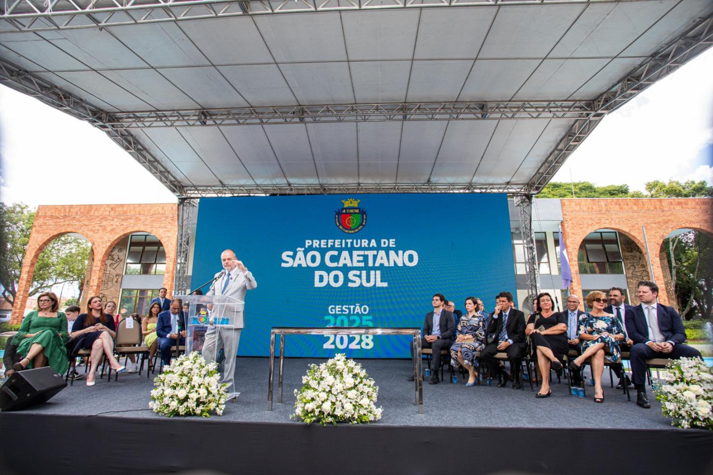 Tite Campanella toma posse como prefeito projetando a Educação como seu maior legado em São Caetano