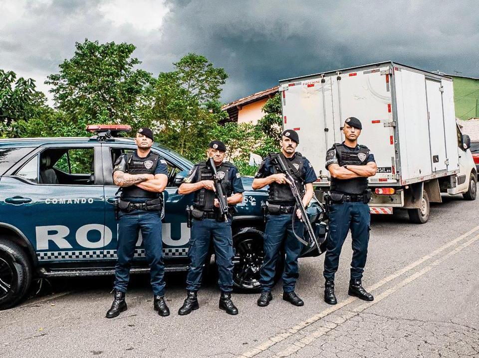 Ação da GCM de Ribeirão Pires e PM prende criminosos e recupera caminhão