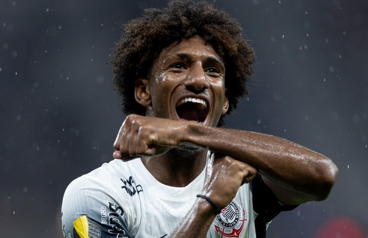 Timão faz 2 a 1 e vence mais uma no Paulistão