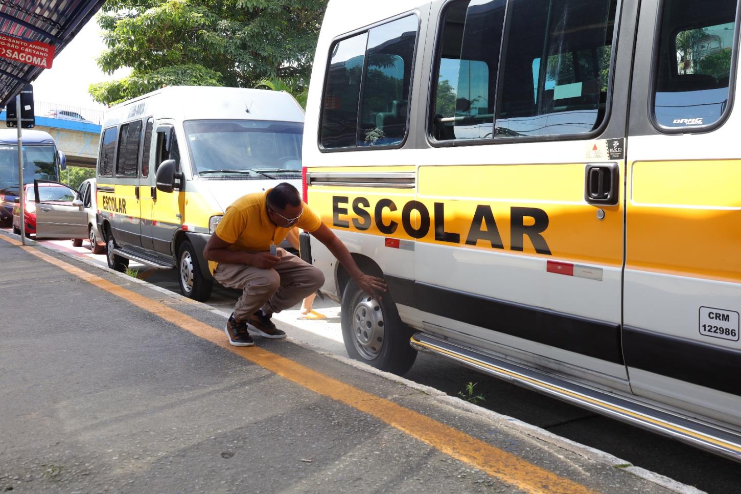 Vans escolares de Mauá passam por vistoria da Prefeitura