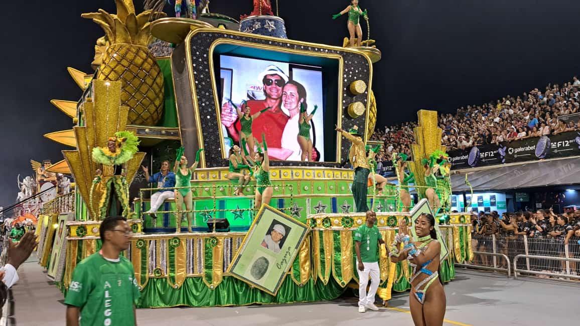 Com Cazuza de inspiração, Camisa Verde e Branco levanta o Anhembi na festa das Campeãs