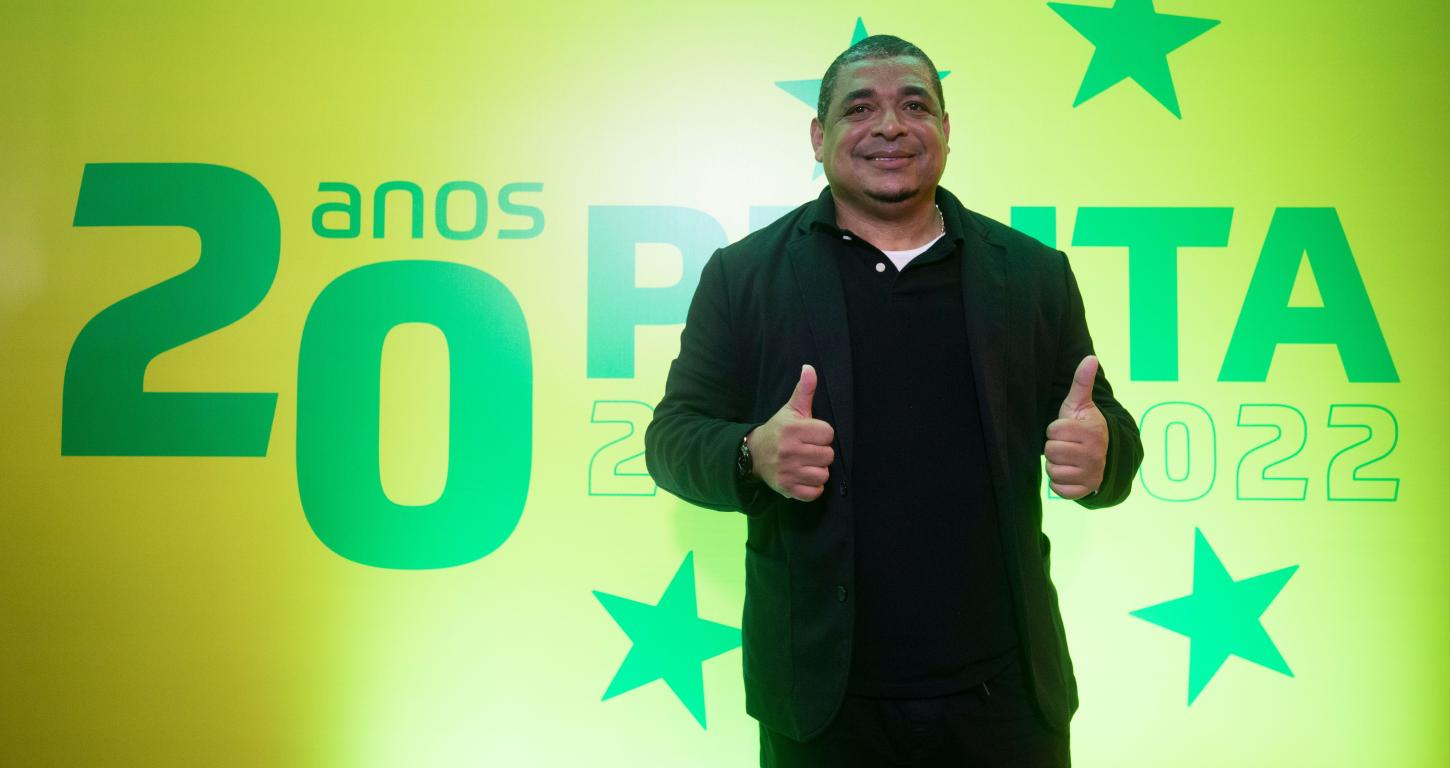 Pentacampeão Vampeta comemora 51 anos nesta quinta
