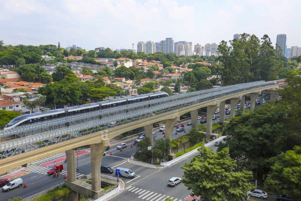 Primeiro trem da Linha 17-Ouro percorre novo trecho entre o Pátio Água Espraiada e estação Vila Cordeiro