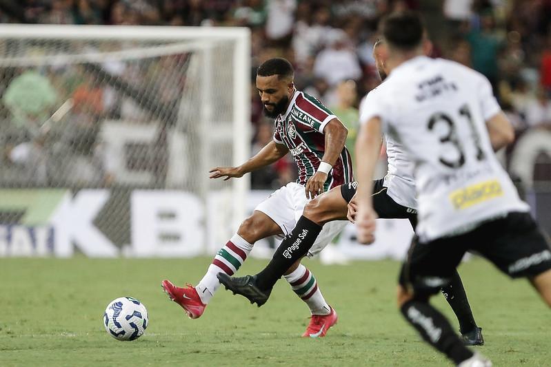 Na volta de Neymar, brilha a estrela de Samuel Xavier no Maracanã