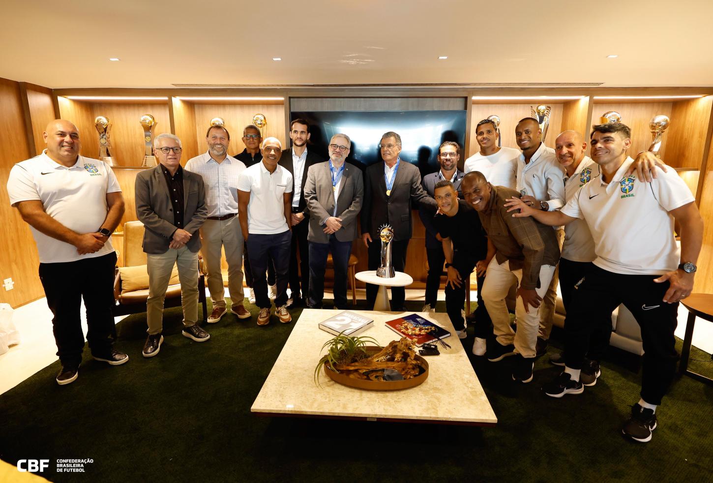 Campeões do Beach Soccer são homenageados na sede da CBF