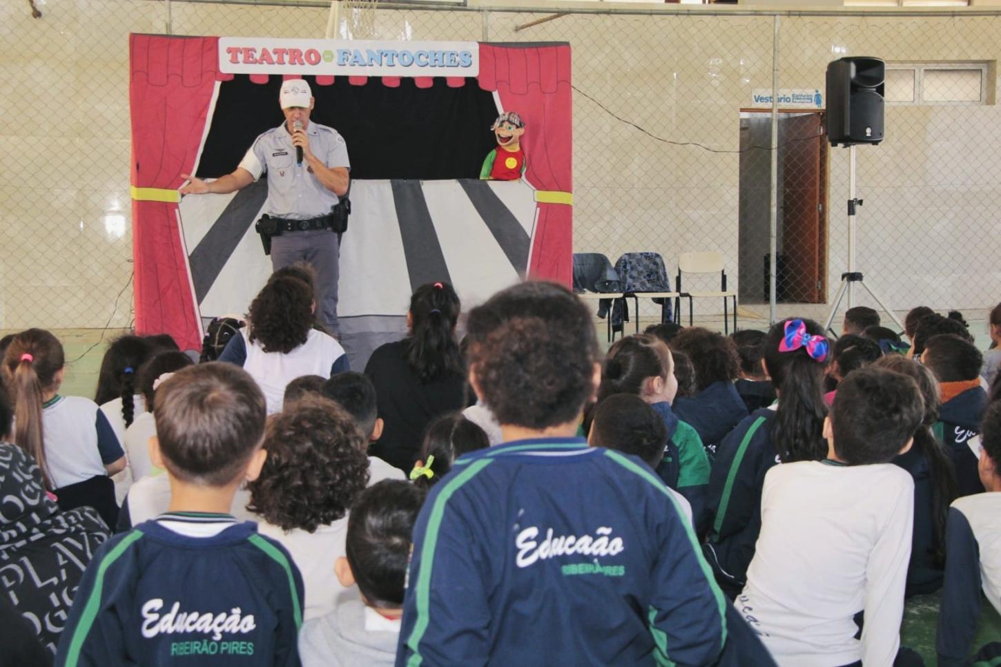 Ribeirão Pires inicia campanha com teatro de fantoches em parceria com Policiamento de Trânsito de São Paulo