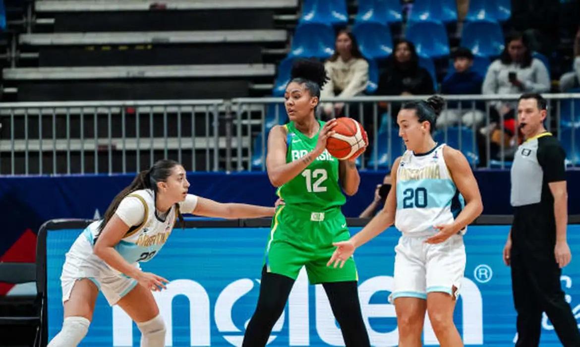 Brasil estreia vencendo a Argentina na Americup de basquete