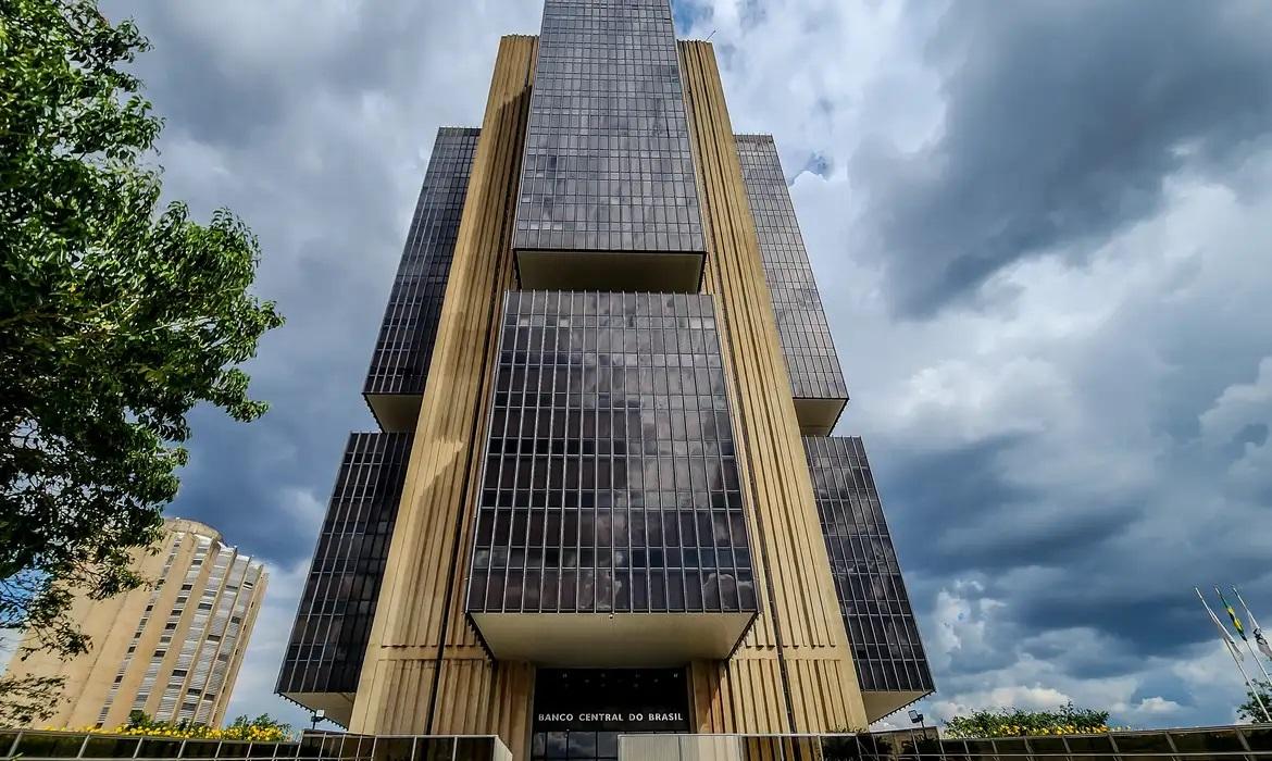 Copom eleva juros básicos da economia para 15% ao ano