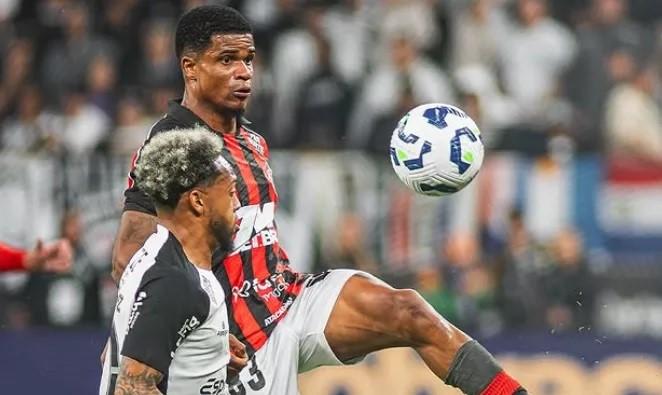 Corinthians empata em casa e segue com crise política