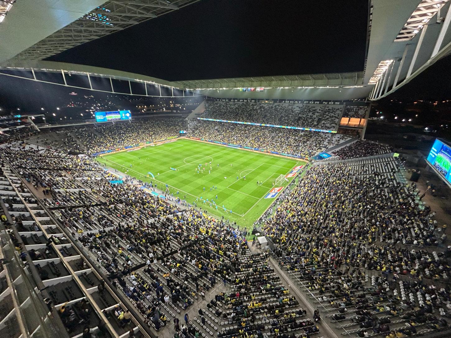 Hugo Souza é o mais aclamado pela torcida na Neo Química Arena