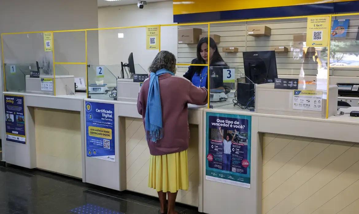 Mais de 488 mil aposentados já foram aos Correios contestar descontos