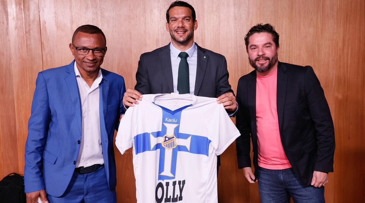 Diretoria do Água Santa entrega camisa para Presidente da CBF