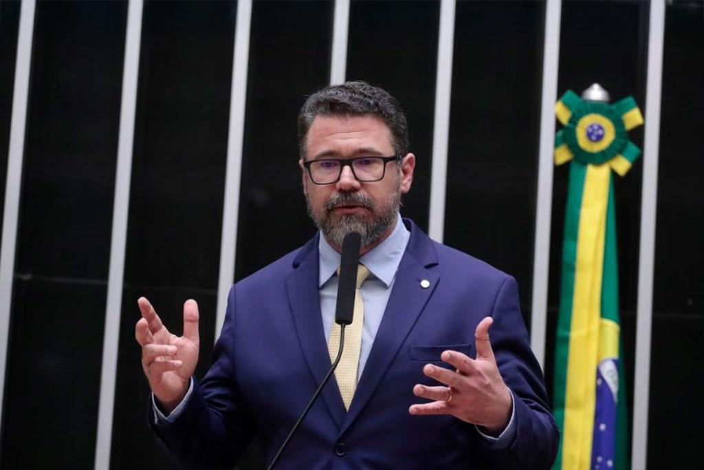 Marcos Pollon cobra anistia aos presos políticos de 8 de janeiro como solução para tarifas de Trump