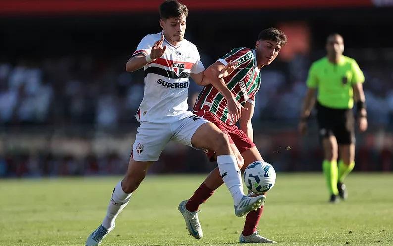 São Paulo vence o Fluminense e engata boa fase com Crespo
