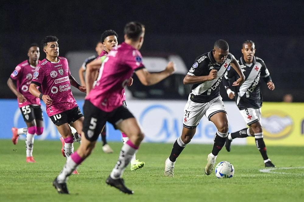 Vasco empata em casa e está fora da Copa Sul-Americana