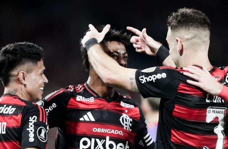 Flamengo vence Internacional no Maracanã e abre vantagem nas oitavas da Libertadores