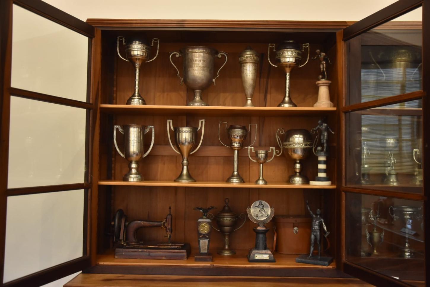 Oficina do Museu do Futebol em Paranapiacaba ensina técnicas para conservar troféus e medalhas