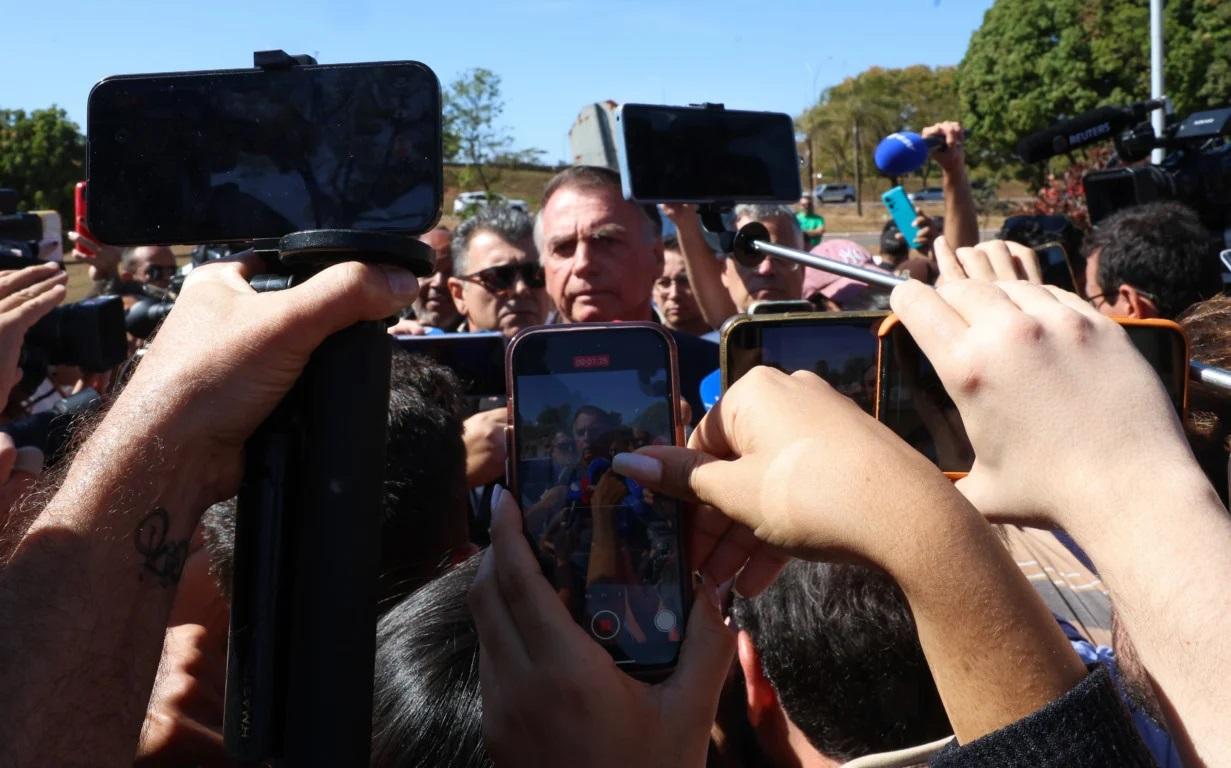 Prisão de Bolsonaro: veja tudo o que ele está proibido de fazer a partir de agora