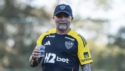 Sampaoli regularizado no BID e pronto para reestreia no Atlético-MG