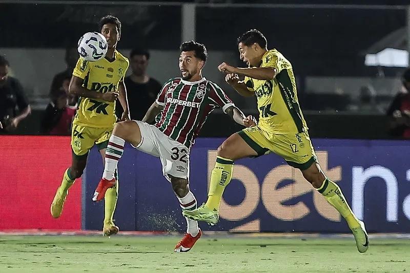 Mirassol bate Fluminense no apagar das luzes e quebra jejum no Brasileirão