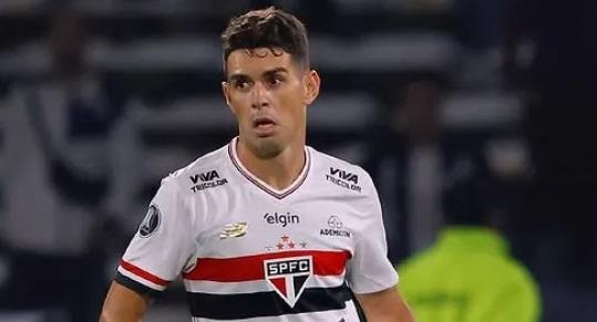 Oscar deixa o hospital após cinco dias internado