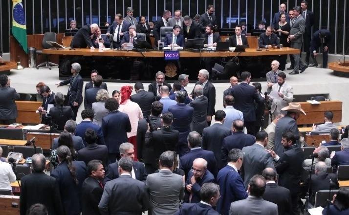 Câmara aprova projeto que reduz penas para condenados pelos atos de 8 de janeiro