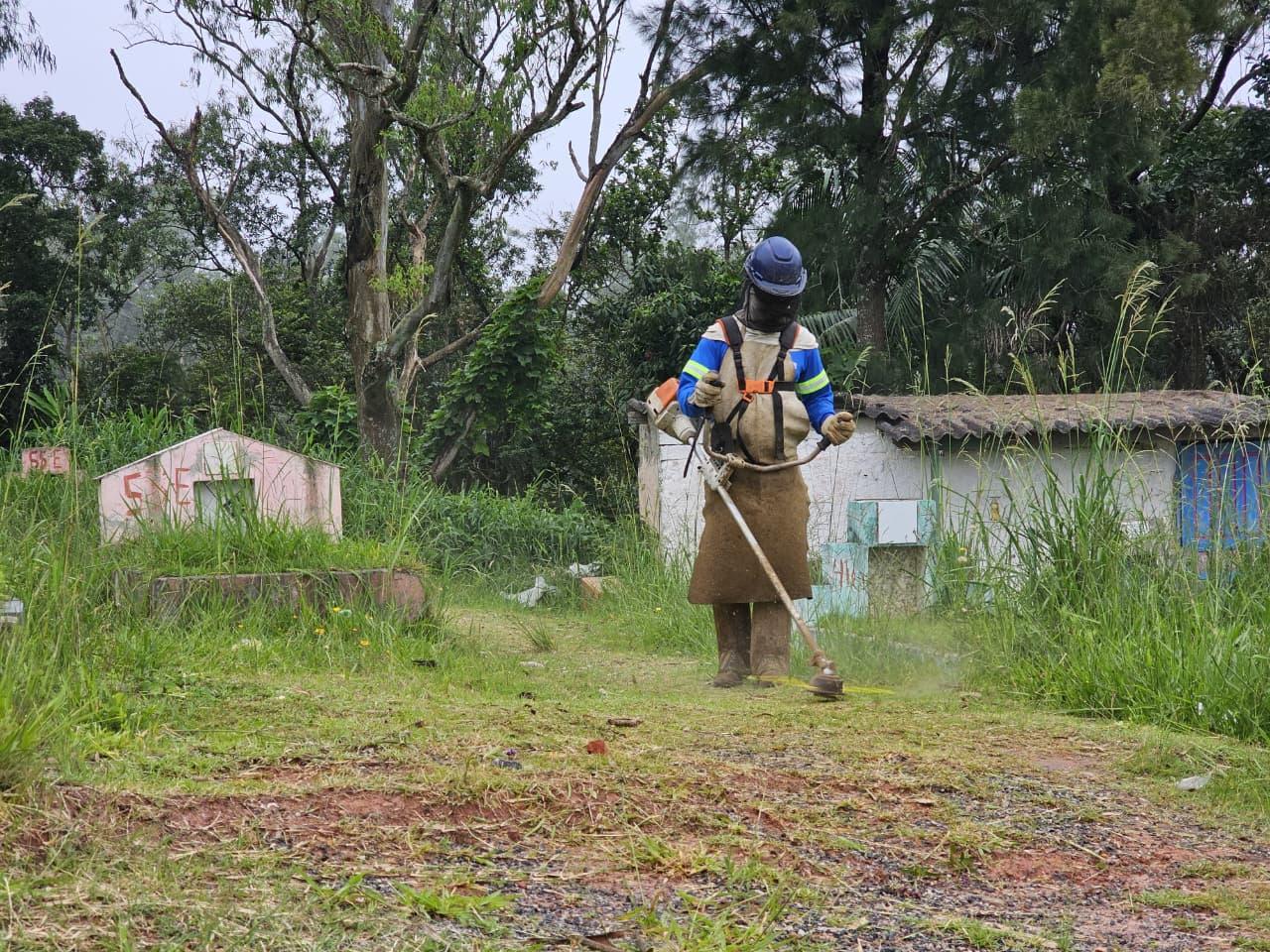 Cemitério Municipal de Ribeirão Pires recebe reforço nos serviços de limpeza e zeladoria