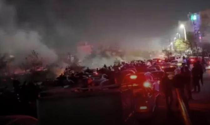 Entre revolta social e pressão externa, Irã enfrenta maior desafio político em décadas