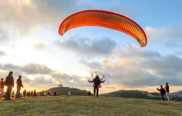 Ribeirão Pires promove demonstração gratuita de paramotor e inovação tecnológica no Parque Oriental