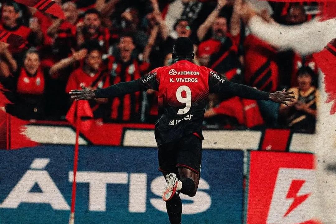 Athletico-PR acredita até o final e vence o Santos jogando em casa