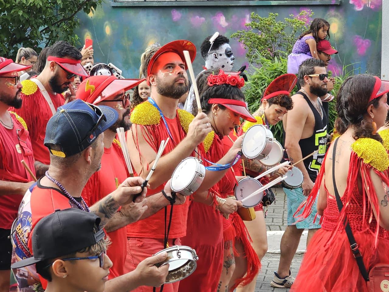 Bloco dos Gêmeos agitou região cental Ribeirão Pires neste domingo