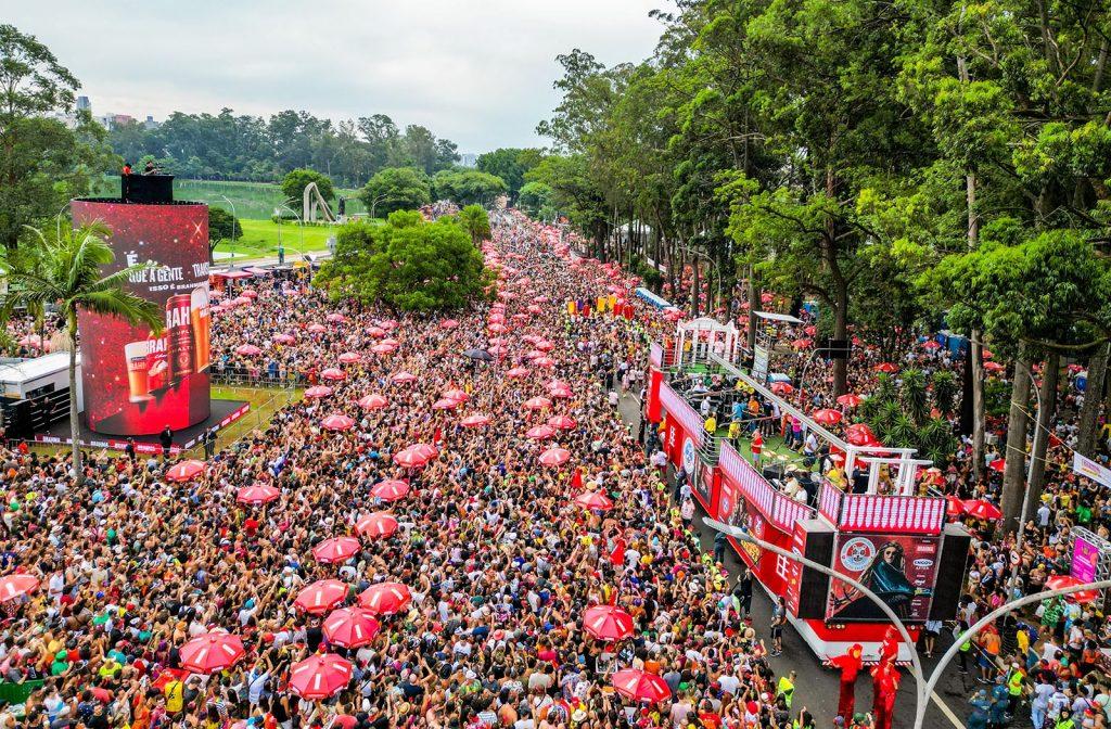 Carnaval 2026 deve movimentar R$ 7,3 bilhões e atrair 4,7 milhões de turistas para o estado de São Paulo