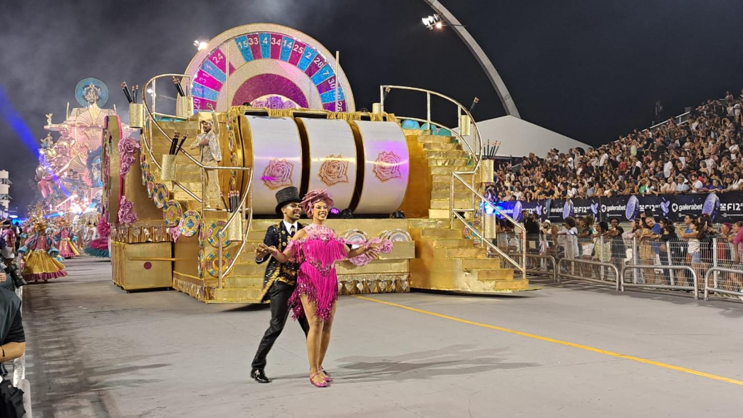 Começa hoje os desfiles das escolas de samba de São Paulo