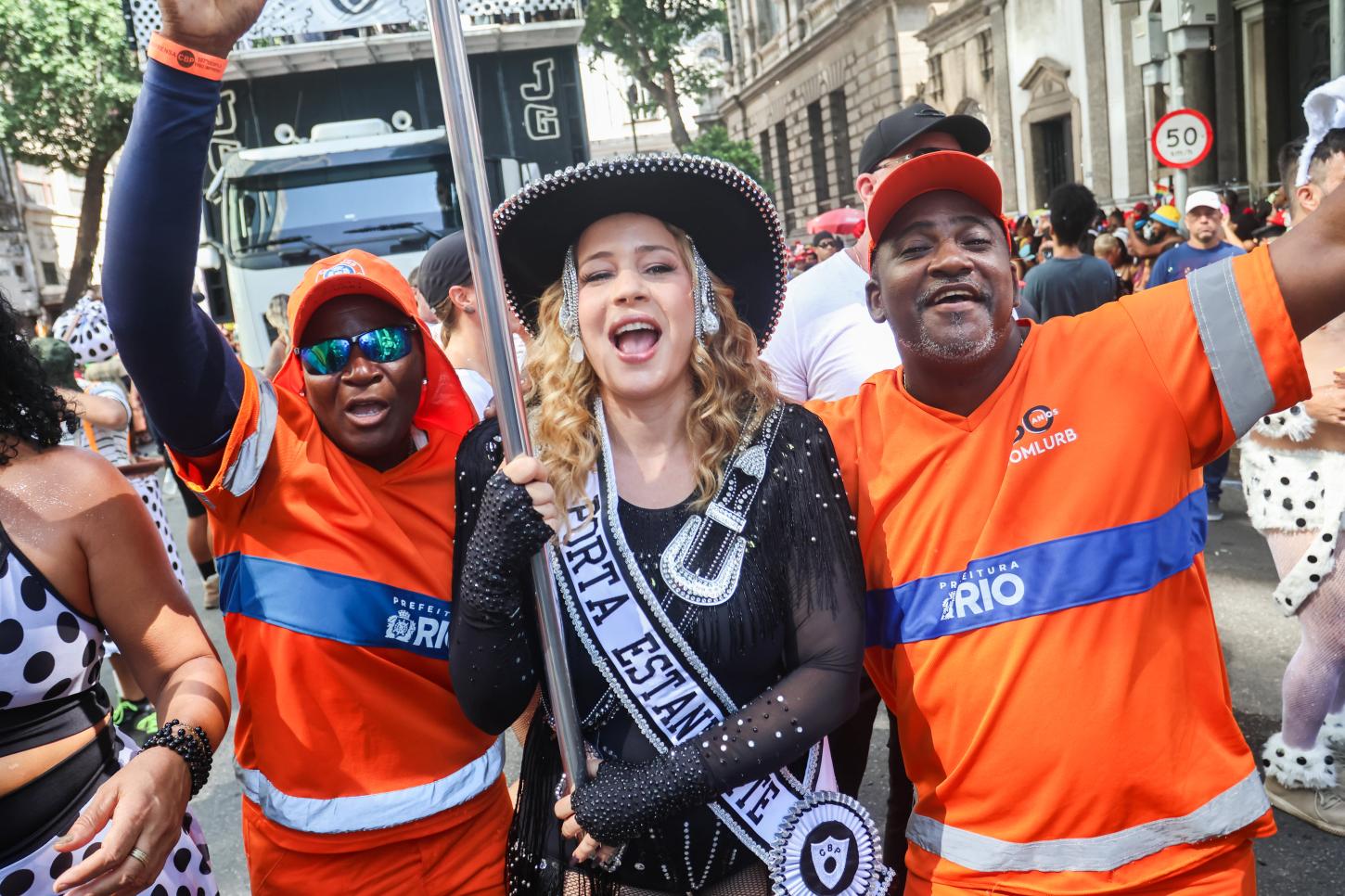 Cordão da Bola Preta, Amigos da Onça, Escangalha e mais blocos movimentam a cidade com tradição, diversidade e memória