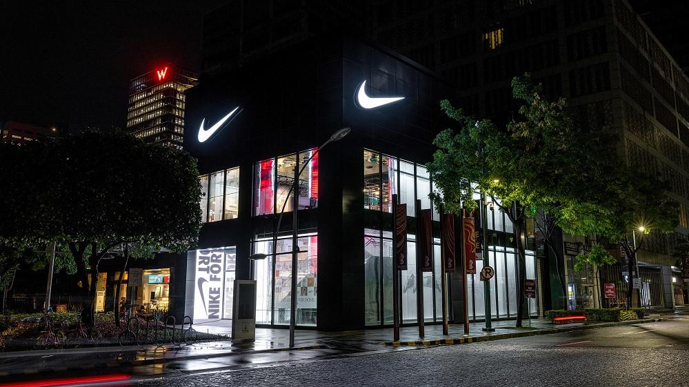 Nike é investigada nos EUA por suposta discriminação contra funcionários brancos