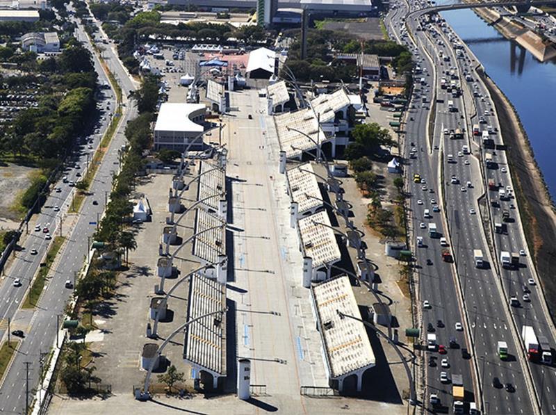 Prefeitura de São Paulo define áreas de embarque para táxis e carros de aplicativo durante o Carnaval 2026 no Anhembi