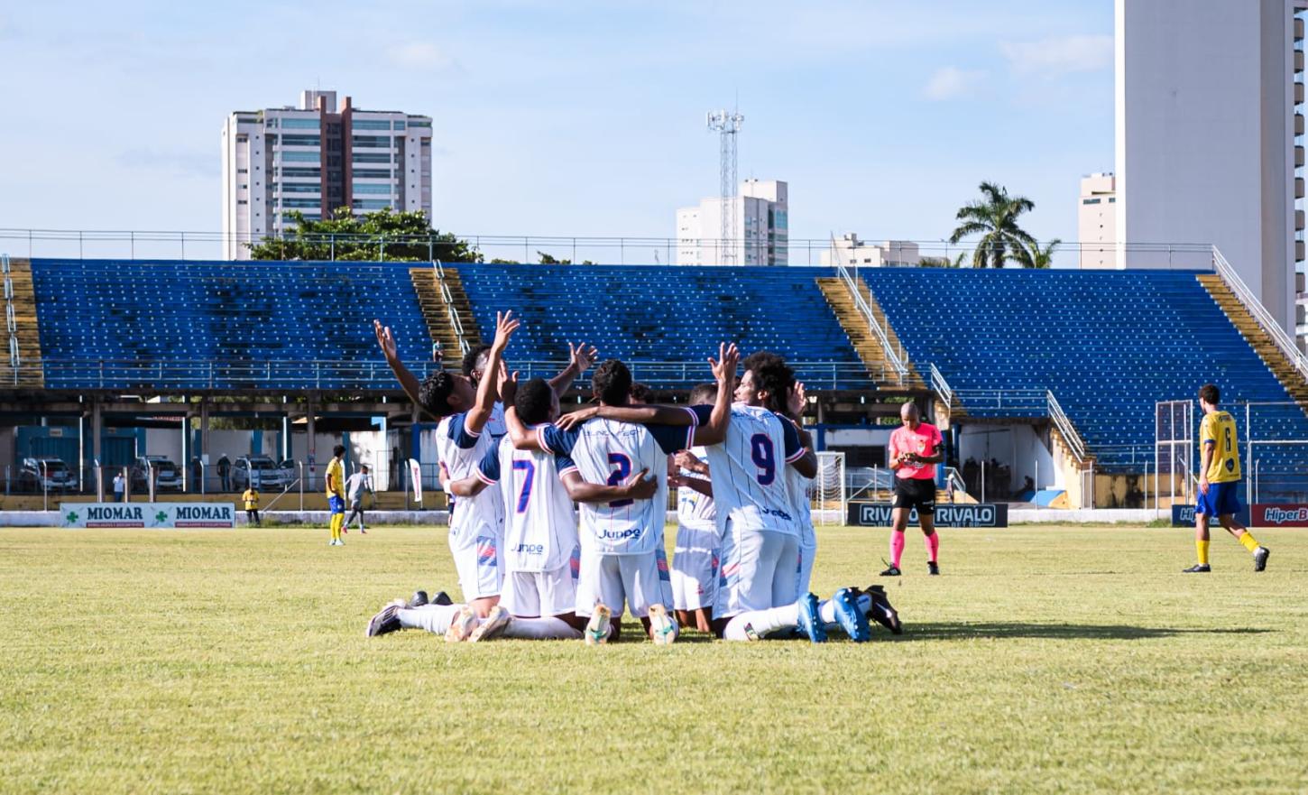 Técnico Leivinha estreia bem e Azulão vence o Araçatuba pelo Campeonato Paulista