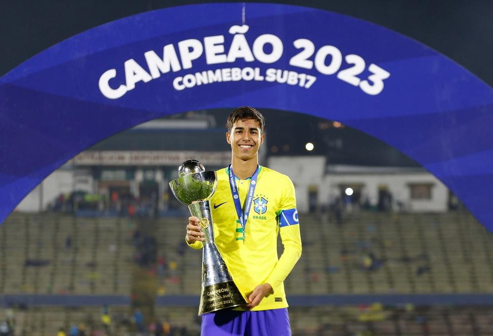 Ancelotti convoca zagueiro Vitor Reis para amistoso com a Croácia