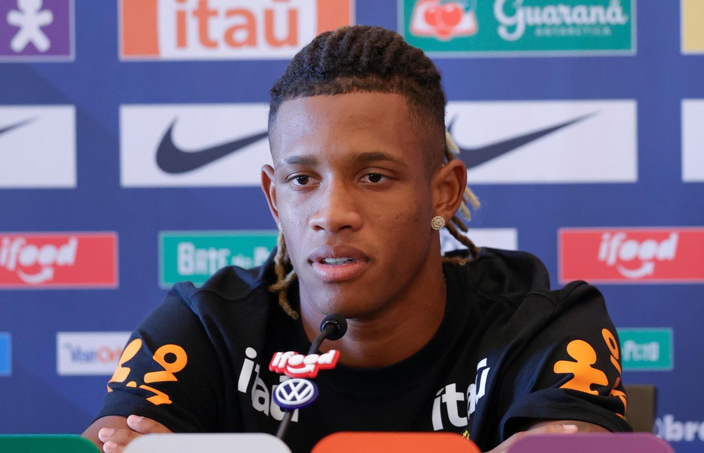 Danilo Santos se coloca à disposição de Ancelotti para atuar em qualquer posição do meio