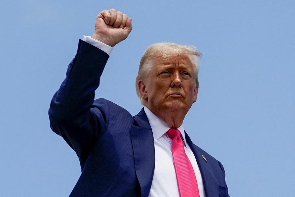 Declarações de Trump sobre fim de conflito derrubam dólar para R$ 5,16 e impulsionam Bolsa